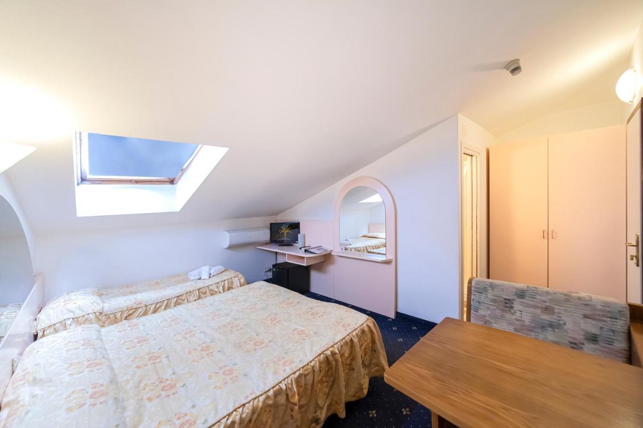 Hotel Villa Luisa Lignano Sabbiadoro Luaran gambar