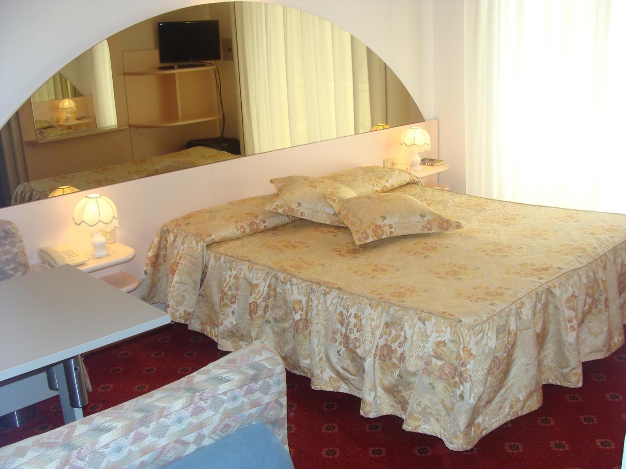 Hotel Villa Luisa Lignano Sabbiadoro Luaran gambar